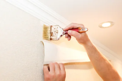 Pose de papier peint à Perriers-en-Beauficel — revêtements muraux et toiles de verre